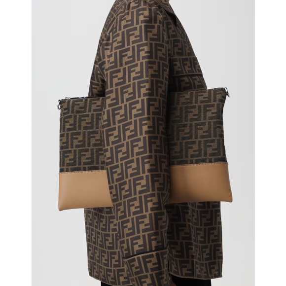 NEW FENDI FF LOGO ZIP CLUTCH SHOULDER BAG NWT! - Picture 3 of 16